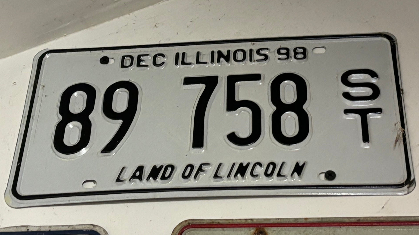 89 758 Illinois License Plate